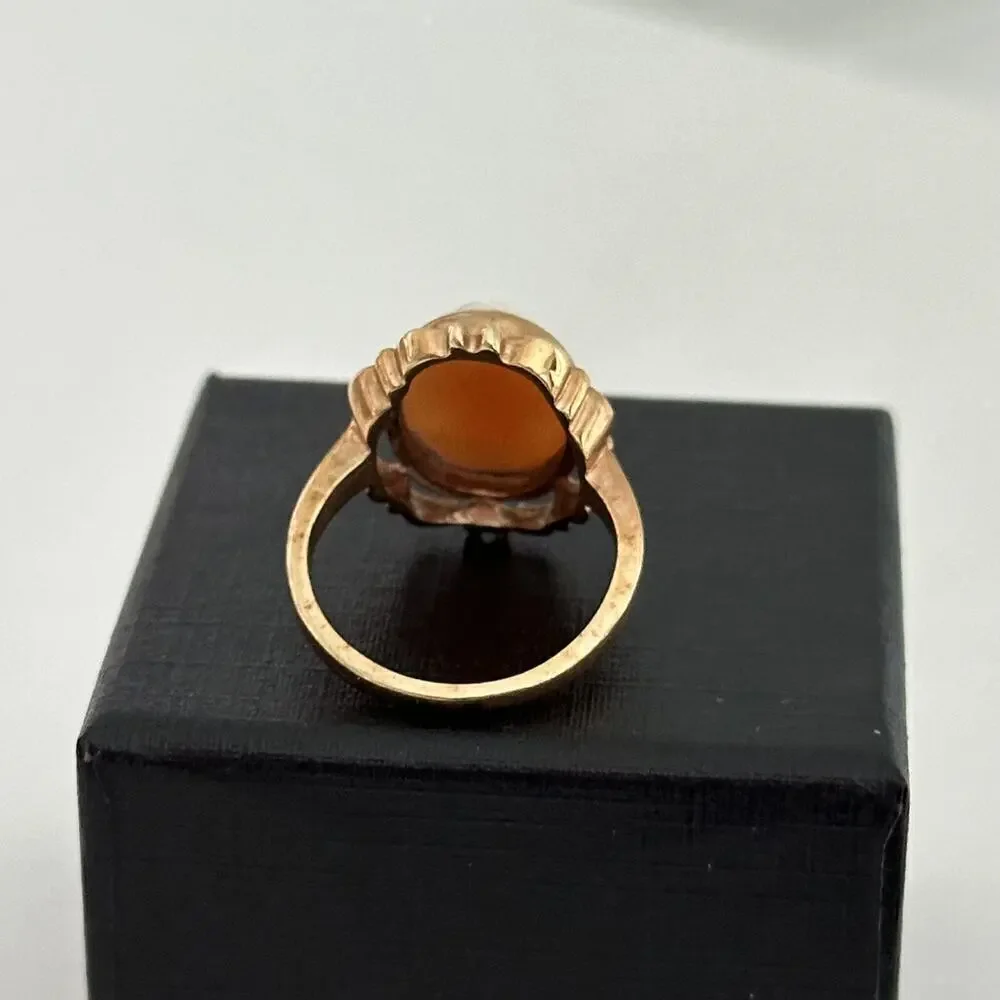 Vintage 10K Yellow Gold Genuine Cameo Shell Hand Carved Ladies Band Ring Size 5
